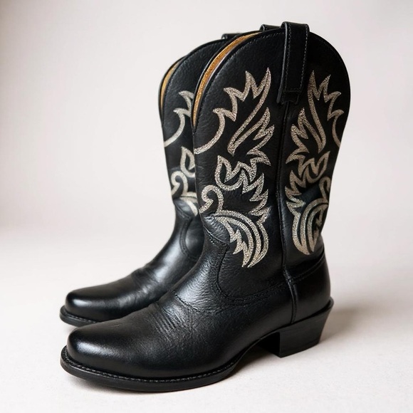 Stylish Black and Gray Western Boots - Picture 1 of 12